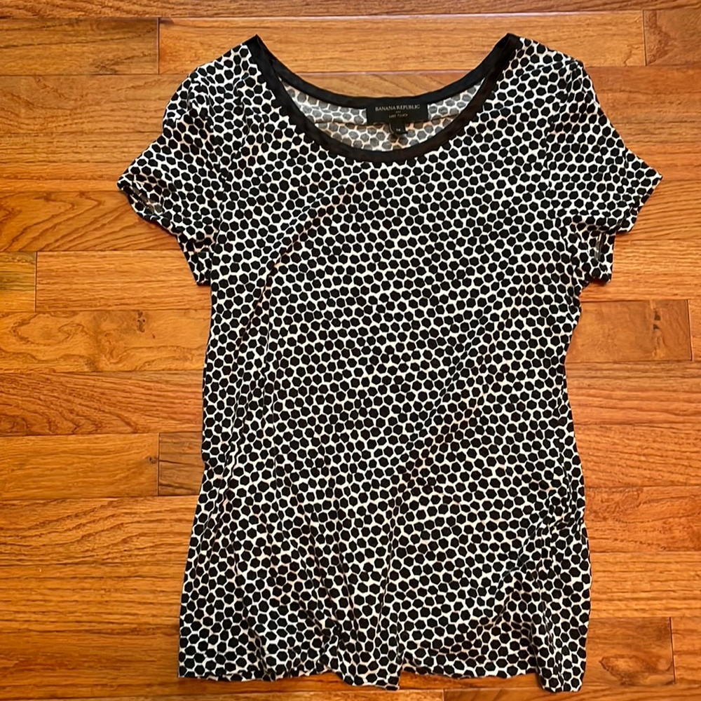 Black and white Top - size medium